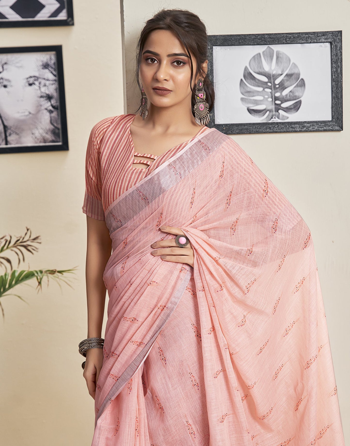 Crescendo Pink Printed Saree