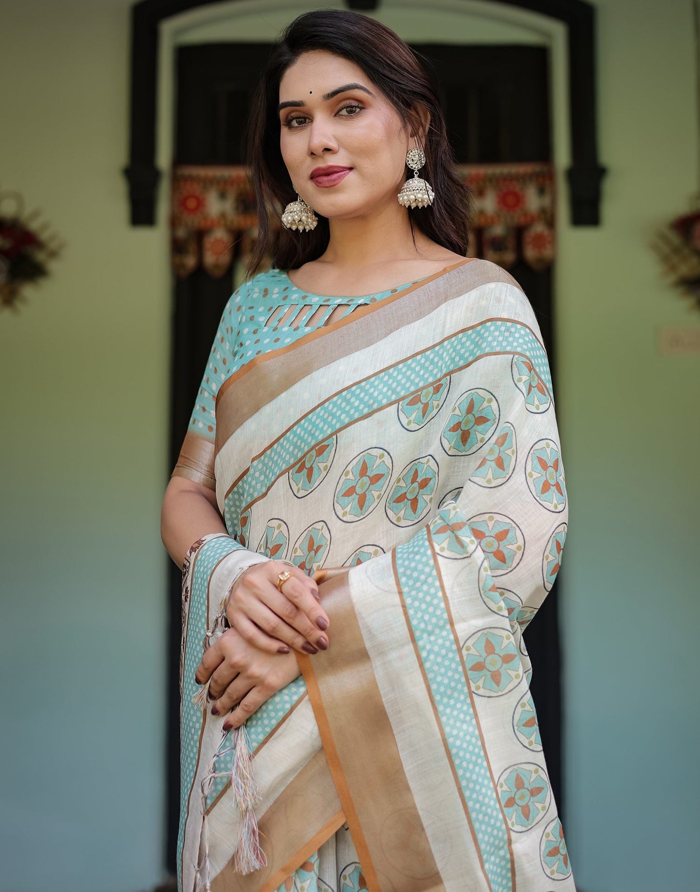 Epitome Cream Printed Saree