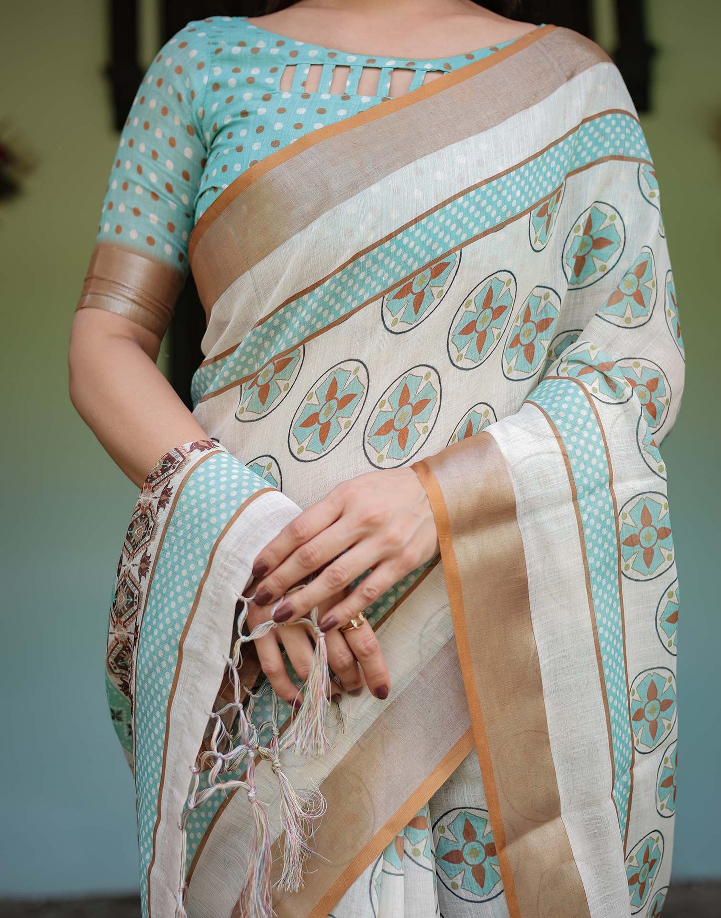 Epitome Cream Printed Saree