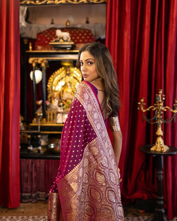 Ostentatious Purple Woven Banarasi Saree