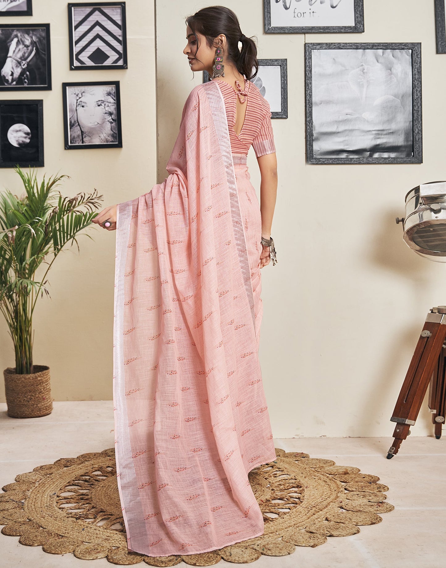 Crescendo Pink Printed Saree