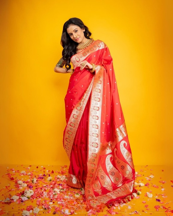 Rubicund Red Woven Banarasi Saree